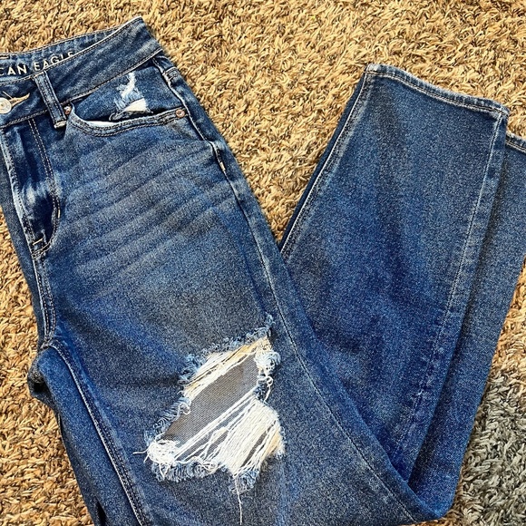 American Eagle Outfitters Denim - American Eagle medium wash distressed ripped mom straight denim jeans size 0